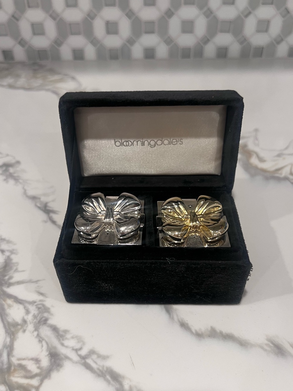 Godinger Christmas Present Salt & Pepper Shaker Holder Set Silver Plated